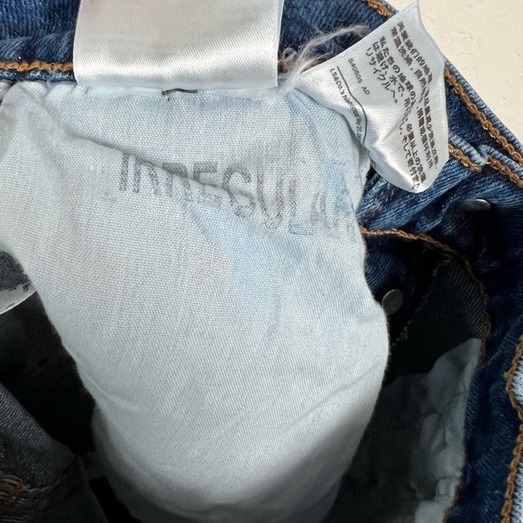 Levi’s Premium Ribcage Shorts - Picture 10 of 11